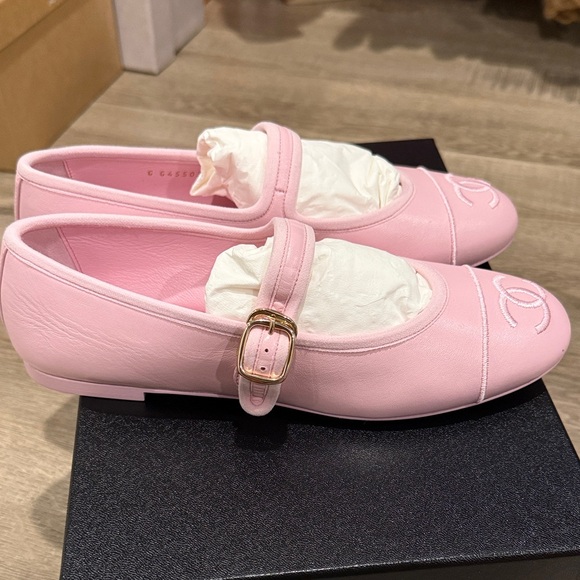 CHANEL Light Pink Mary Jane Shoes - Picture 5 of 8